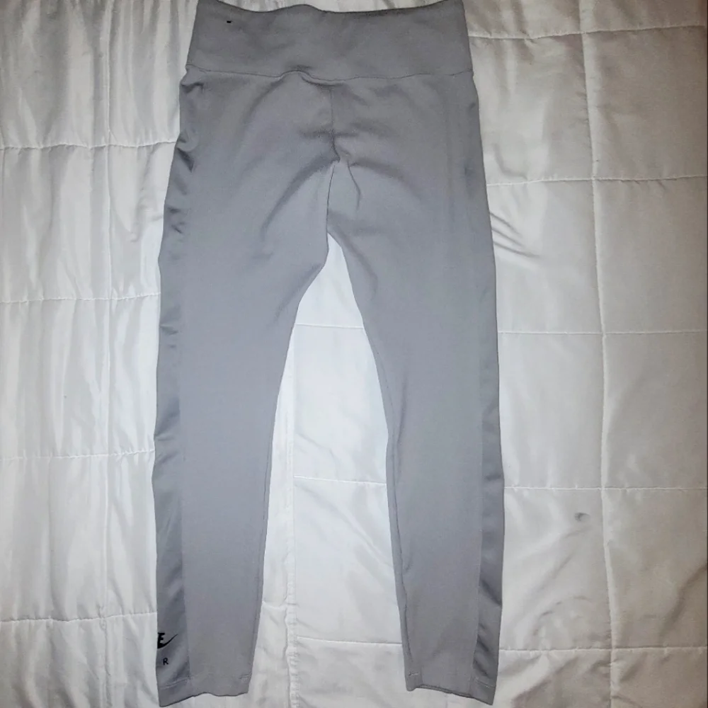 Nike Air Leggings - Picture 3 of 5